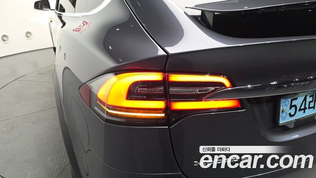 Tesla Model X 2019 — photo 9