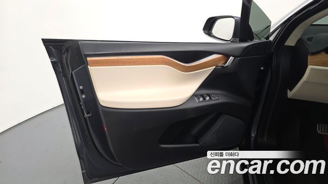Tesla Model X 2019 — photo 14