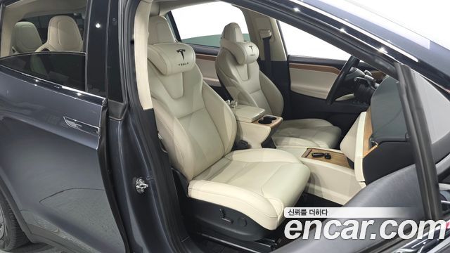 Tesla Model X 2019 — photo 16
