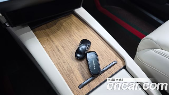 Tesla Model X 2019 — photo 28