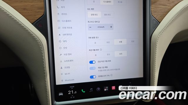 Tesla Model X 2019 — photo 34