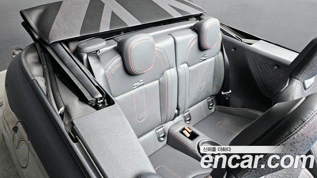 Mini Cooper Convertible 2026 — photo 18