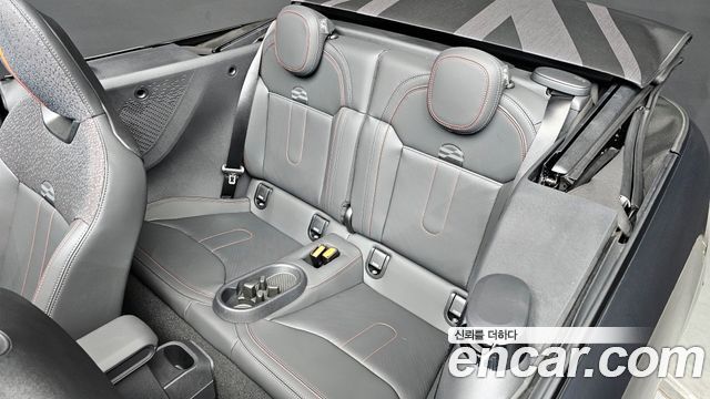 Mini Cooper Convertible 2026 — photo 16