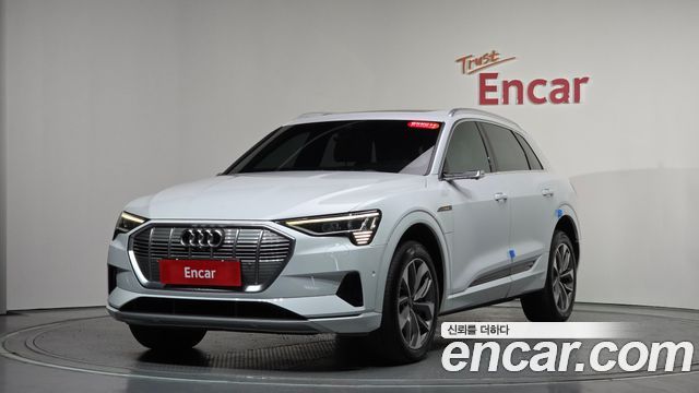 Audi e-tron 2022 — photo 1
