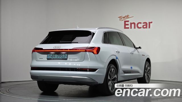 Audi e-tron 2022 — photo 2