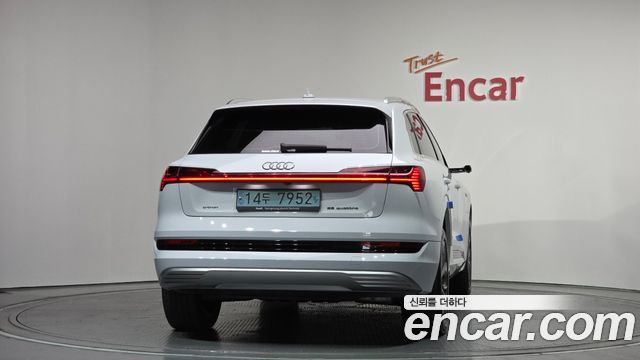 Audi e-tron 2022 — photo 4