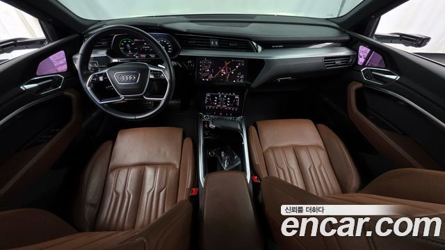 Audi e-tron 2022 — photo 7