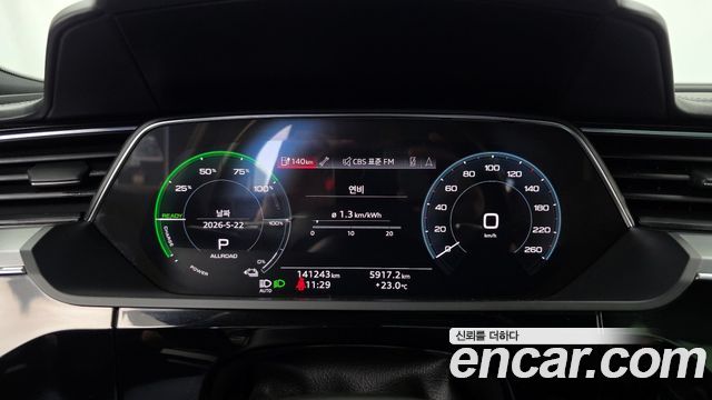 Audi e-tron 2022 — photo 8
