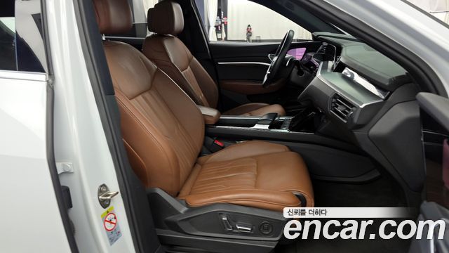 Audi e-tron 2022 — photo 11