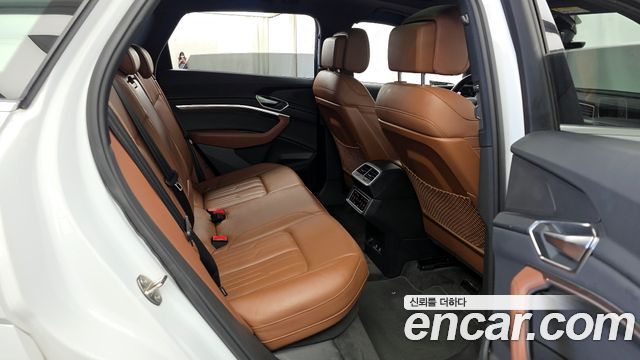 Audi e-tron 2022 — photo 12