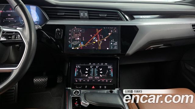 Audi e-tron 2022 — photo 14