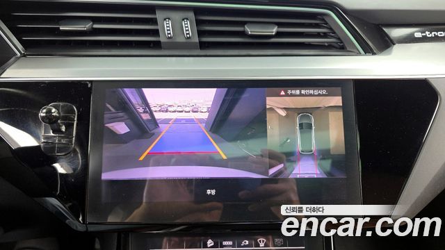 Audi e-tron 2022 — photo 15