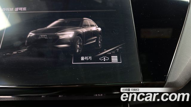 Audi e-tron 2022 — photo 16