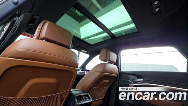 Audi e-tron 2022 — photo 18