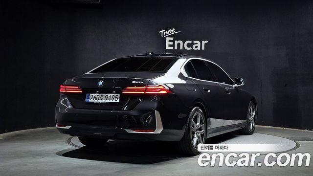 BMW 5-Series 2025 — photo 2