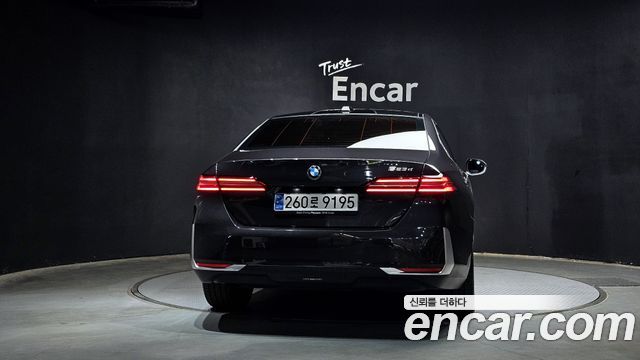 BMW 5-Series 2025 — photo 4