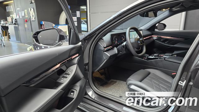 BMW 5-Series 2025 — photo 13