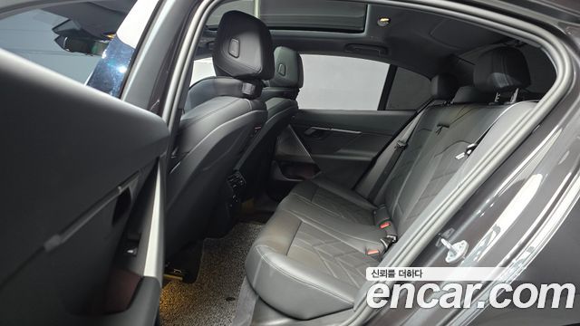 BMW 5-Series 2025 — photo 18