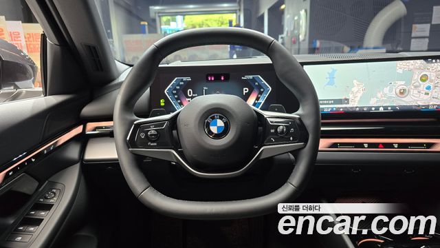 BMW 5-Series 2025 — photo 19