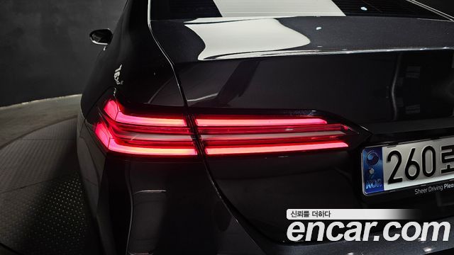 BMW 5-Series 2025 — photo 9