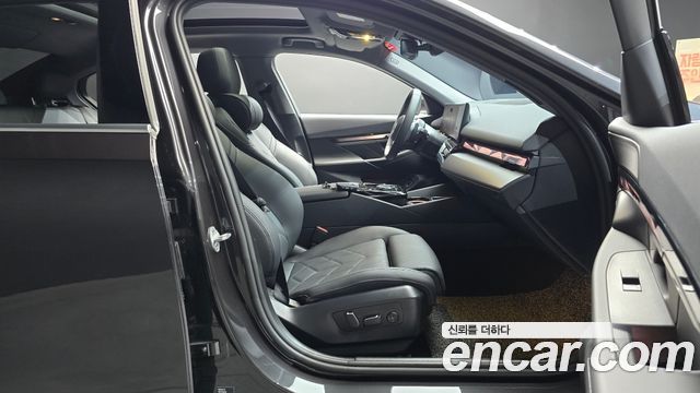 BMW 5-Series 2025 — photo 16