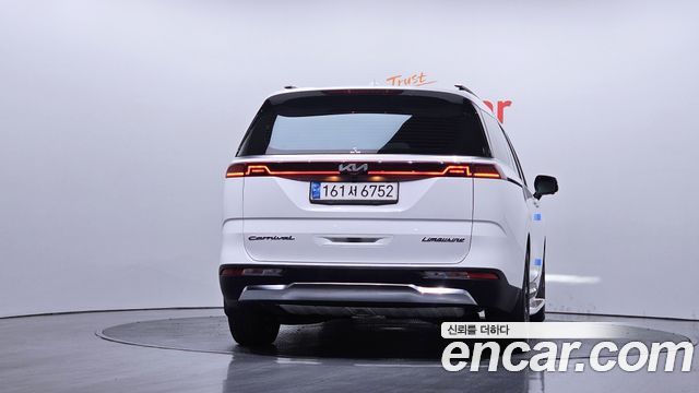 Kia Canival 2021 — photo 4