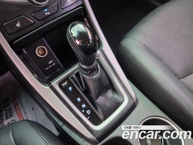 Hyundai AVANTE 2015 — photo 10