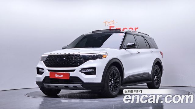 Ford Explorer 2022 — photo 1