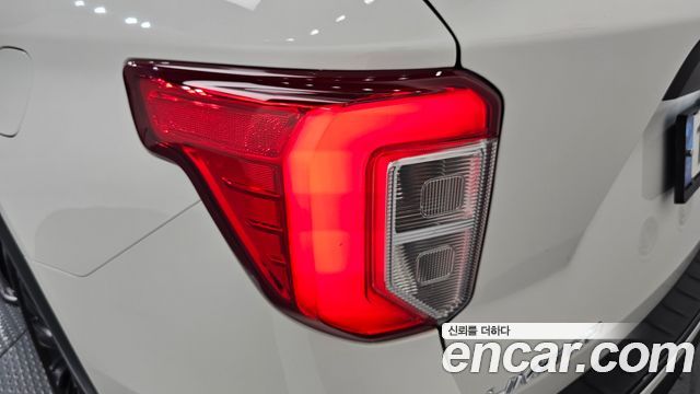 Ford Explorer 2022 — photo 9