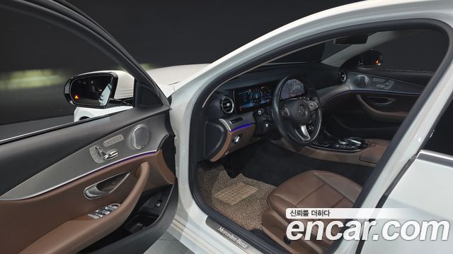 Mercedes-Benz E-Class 2018 — photo 10