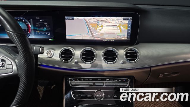 Mercedes-Benz E-Class 2018 — photo 13