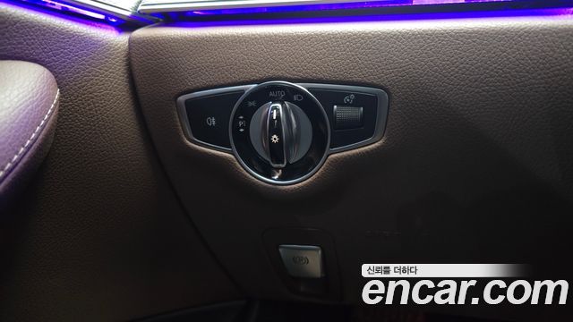 Mercedes-Benz E-Class 2018 — photo 16