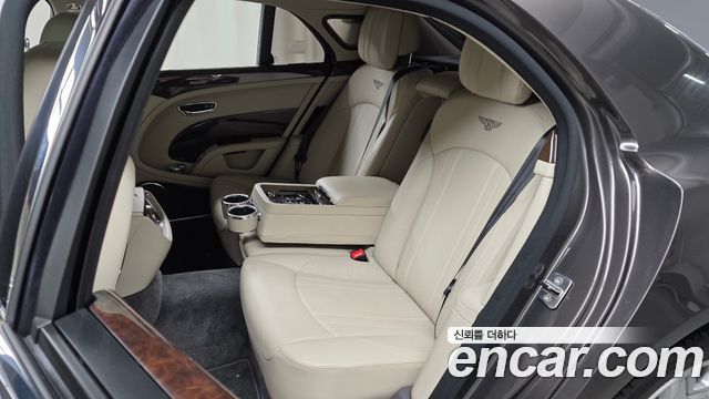 Bentley Mulsanne 2018 — photo 18