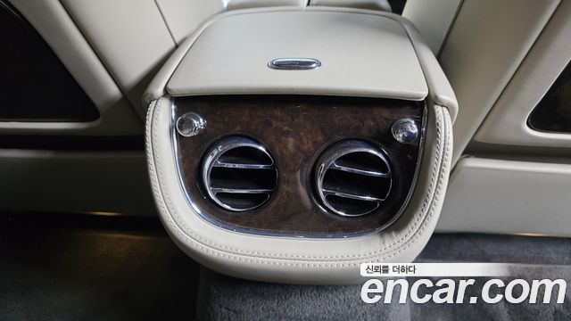 Bentley Mulsanne 2018 — photo 30