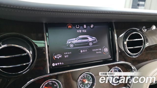 Bentley Mulsanne 2018 — photo 32