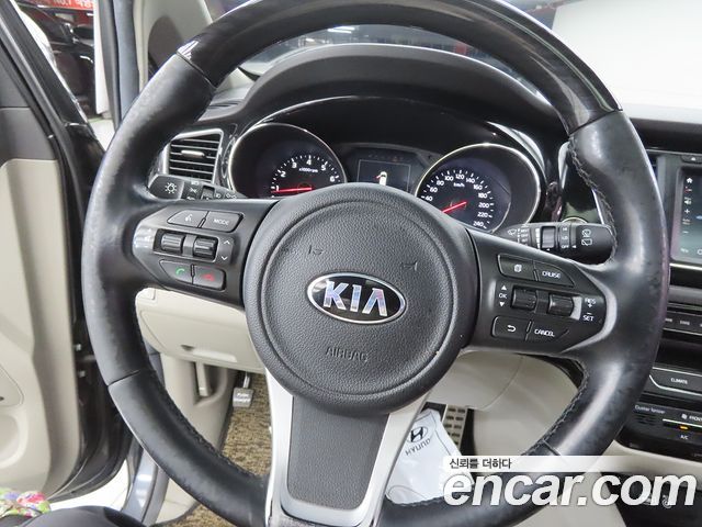 Kia Canival 2016 — photo 8