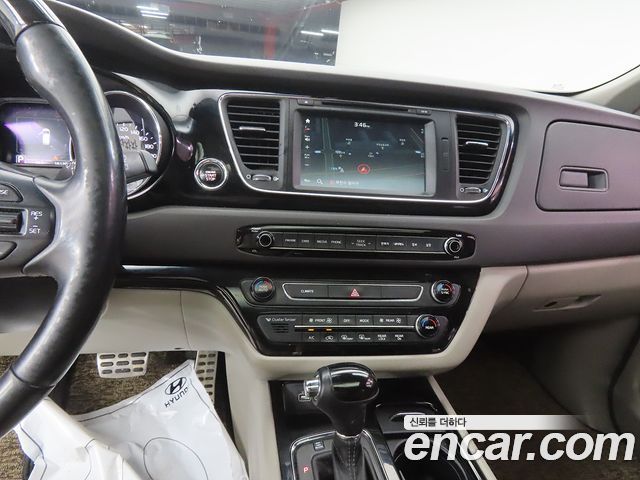 Kia Canival 2016 — photo 10
