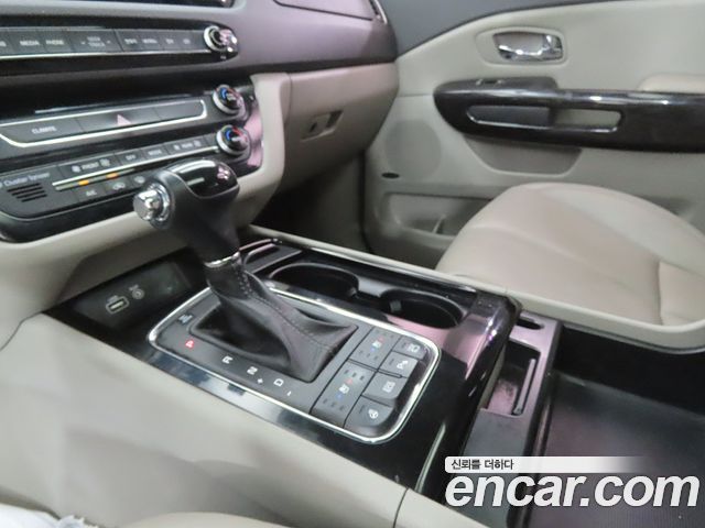 Kia Canival 2016 — photo 11