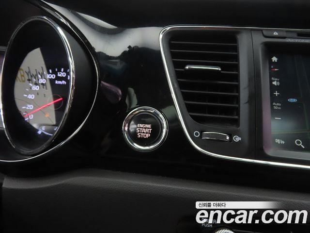 Kia Canival 2016 — photo 13