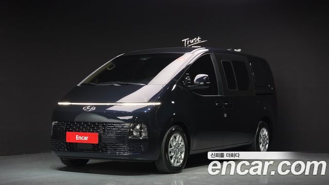 Hyundai Staria 2023 — photo 1