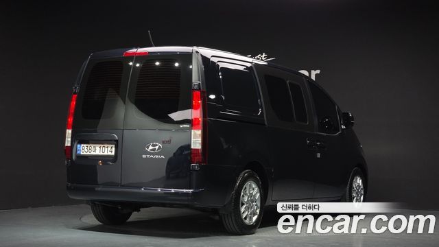 Hyundai Staria 2023 — photo 2