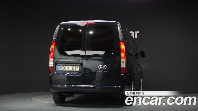 Hyundai Staria 2023 — photo 4