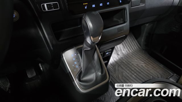 Hyundai Staria 2023 — photo 12