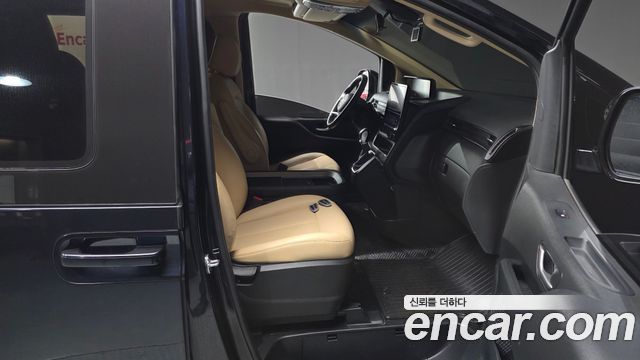 Hyundai Staria 2023 — photo 16