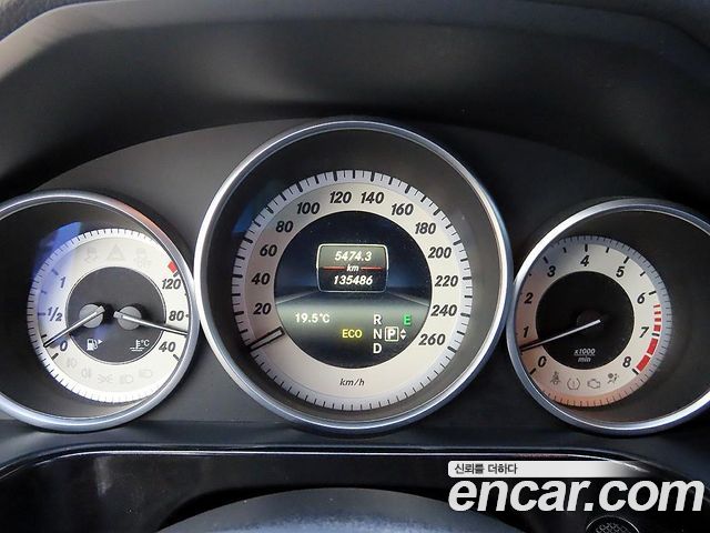 Mercedes-Benz E-Class 2014 — photo 9