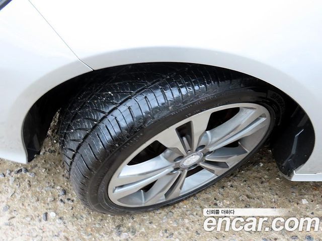 Mercedes-Benz E-Class 2014 — photo 20