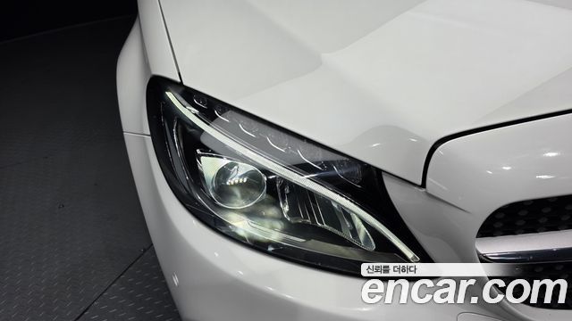Mercedes-Benz C-Class 2017 — photo 8