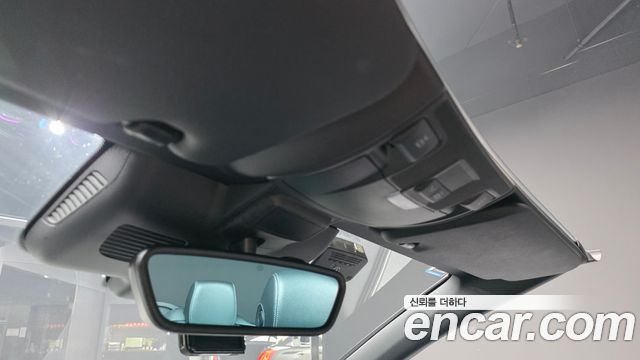 Mercedes-Benz C-Class 2017 — photo 31