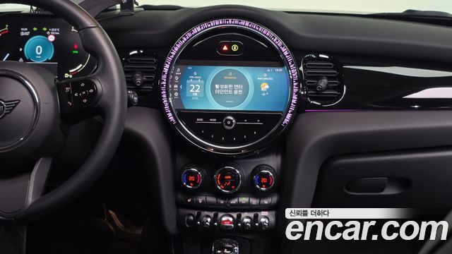 Mini Cooper 2022 — photo 18