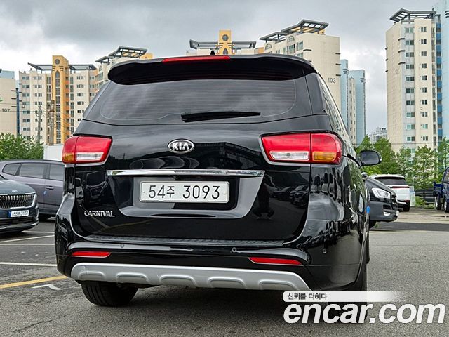 Kia Canival 2016 — photo 2